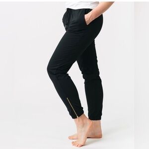 ZYIA JOGGERS BLACK WITH ZIPPER